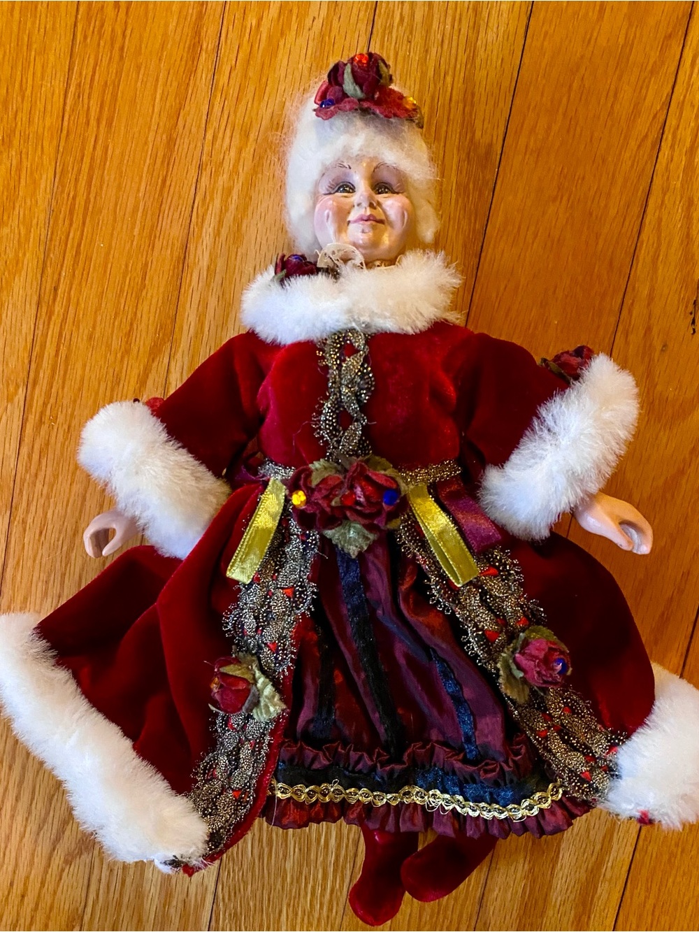 Katherine's Collection Mrs. Claus/Christmas grandma shelf sitter Wayne Kleski
